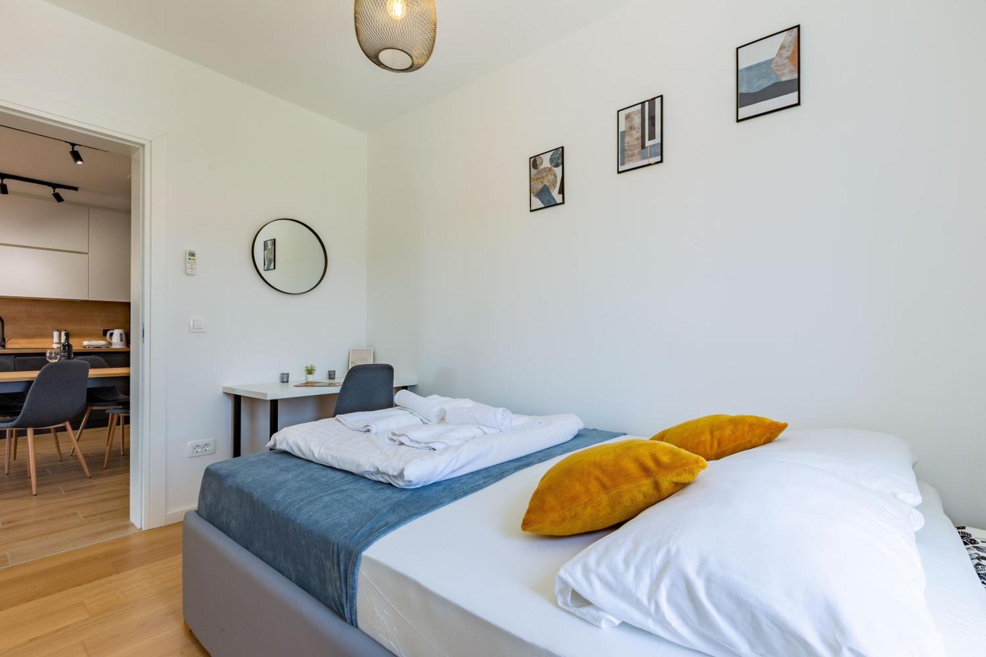Ag With Balcony And Garage * Zadar