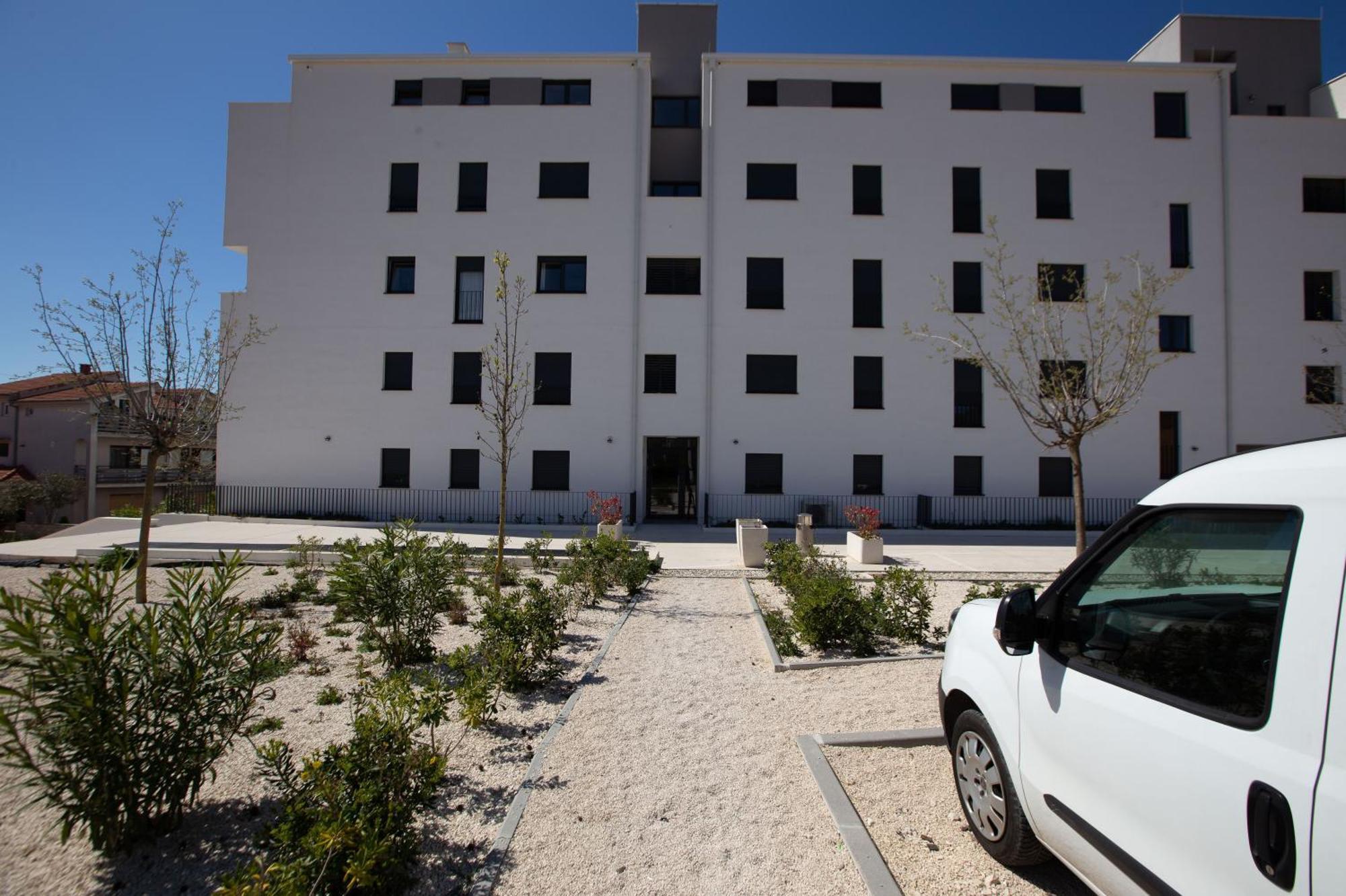 Ag With Balcony And Garage * Zadar