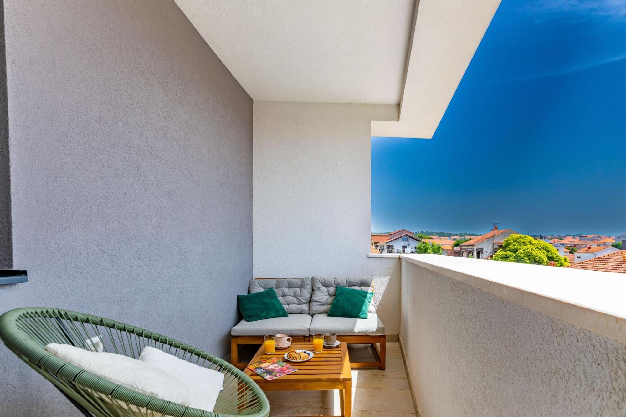 Ag With Balcony And Garage Zadar