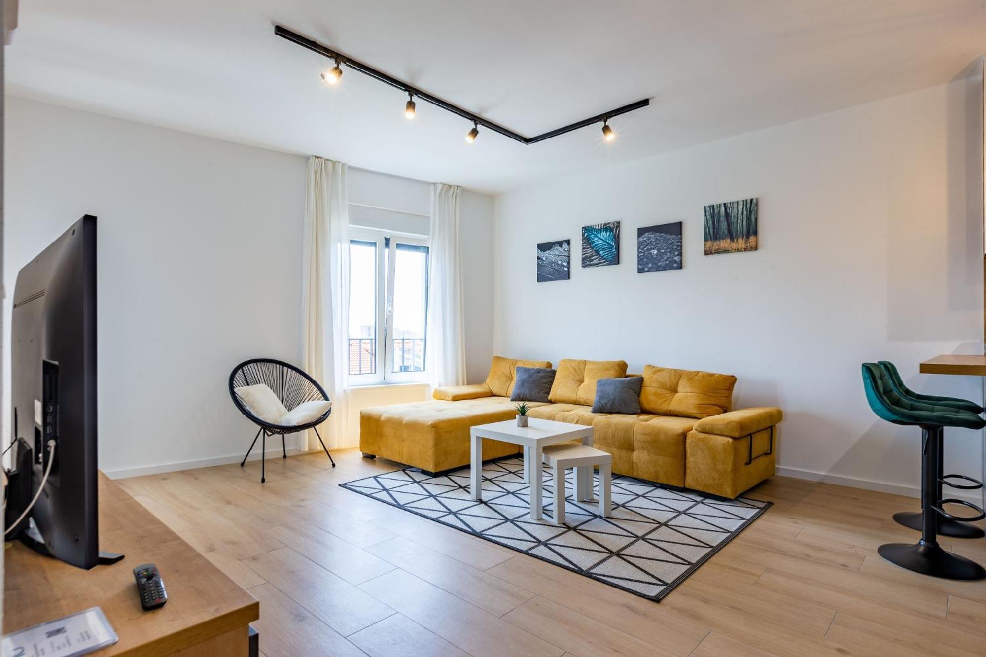Ag With Balcony And Garage Apartament *
